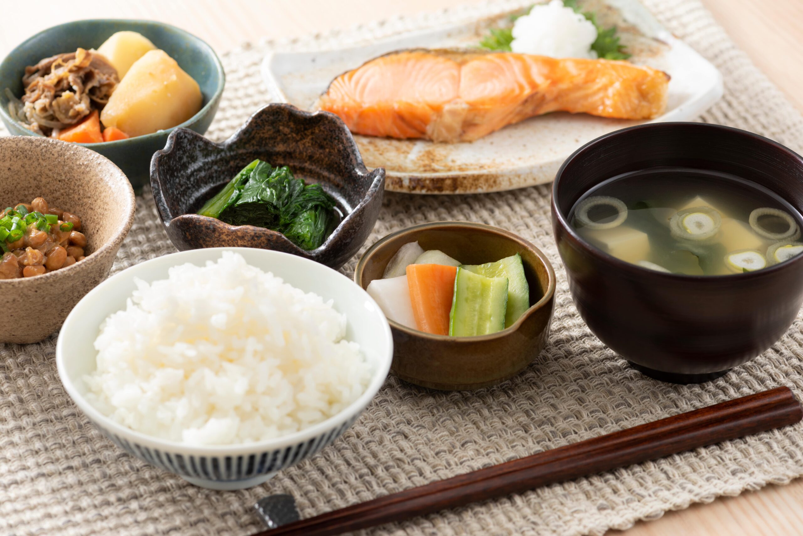 和食 ご飯 味噌汁 栄養